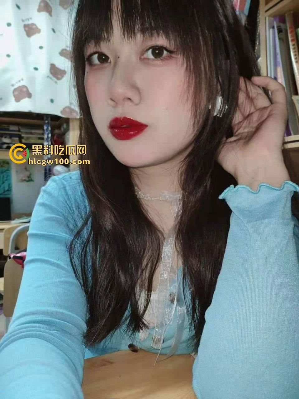 合肥大学【王文婷】性爱视频遭男友曝光，平时嫌男友脏，背地里给炮友口得香！-1