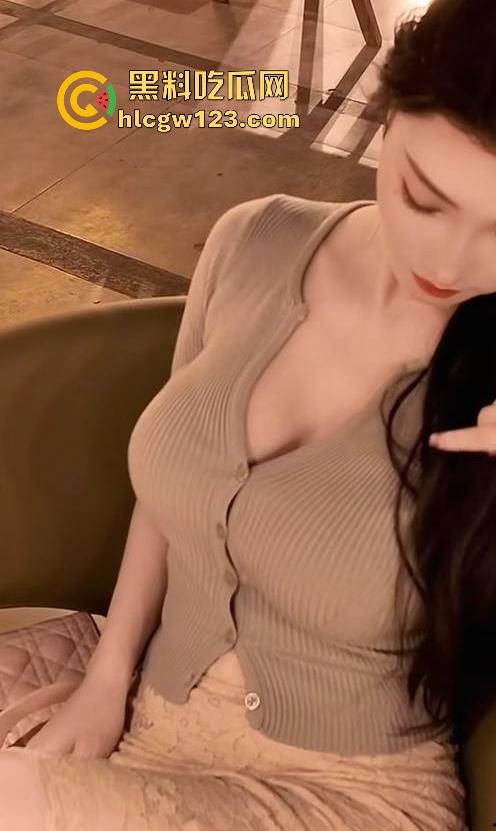 高颜值巨乳网红【刘斯斯】性爱视频流出 极品大奶 诱惑反差 男友鸡巴进去了还不满足扭来扭去的 骚出天际！-6